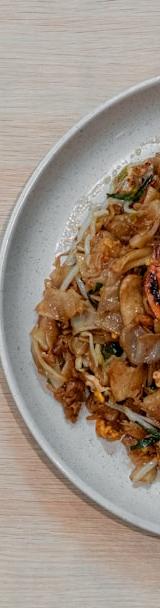 Phở Xào with Chicken and Shrimp
