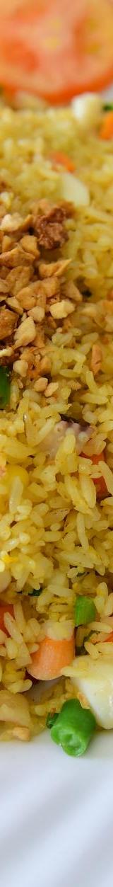 10-Min Pineapple Fried Rice with Tomatoes