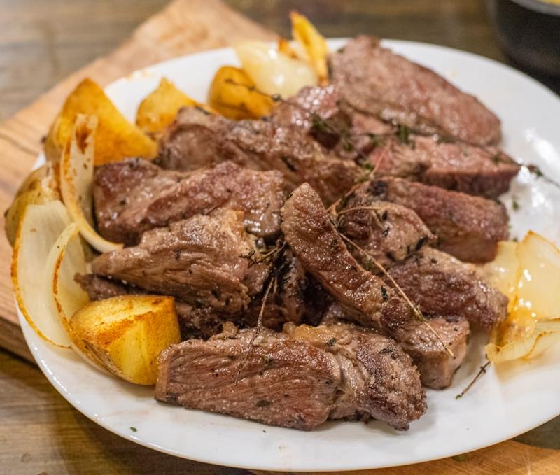 25-Min Pork Ribs with Roasted Potatoes & Onions