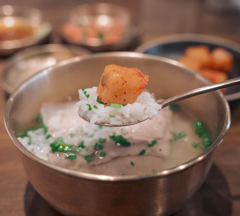 Quick Seolleongtang (Korean Beef Soup)