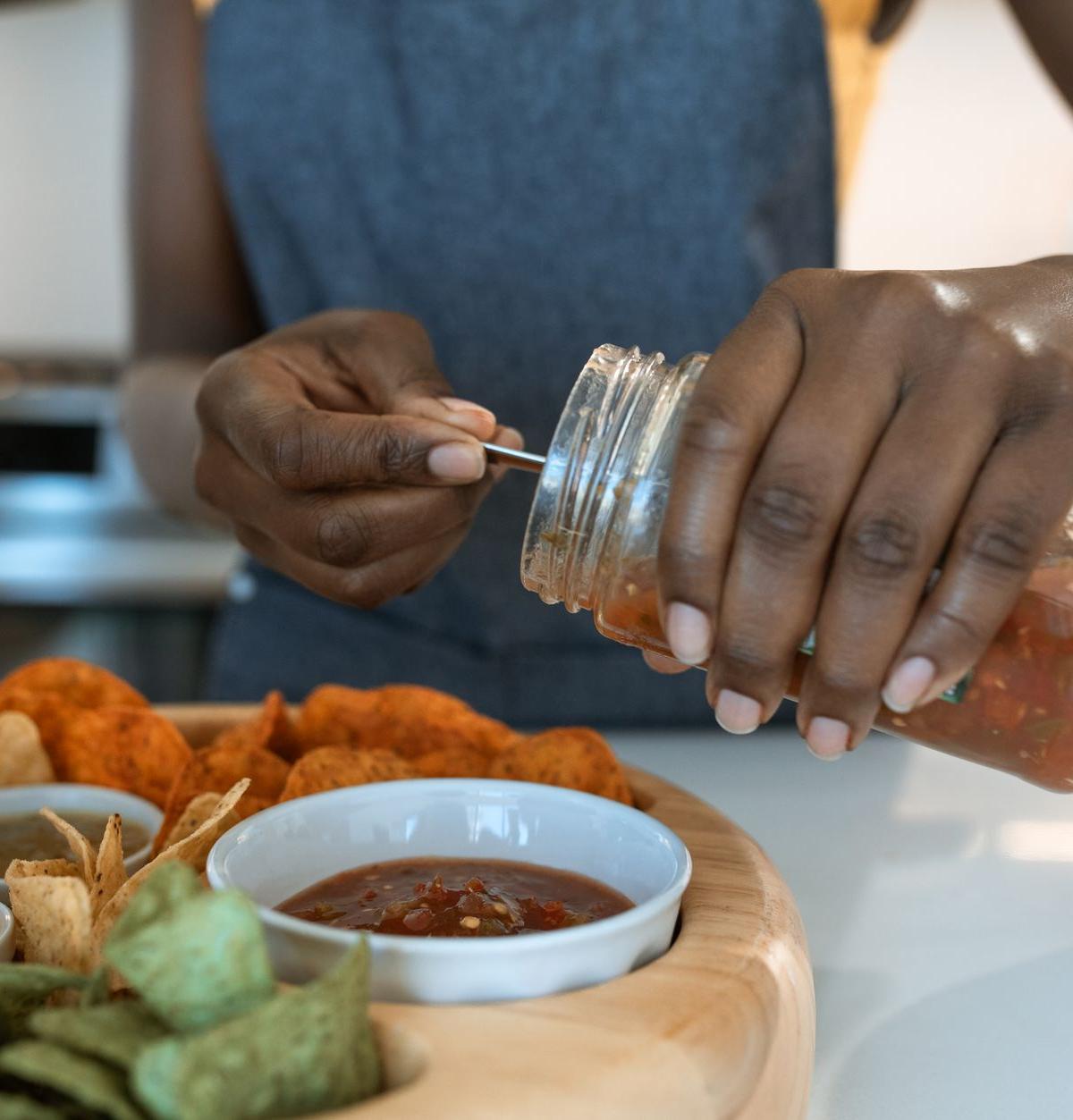 15-Min Roasted Tomato Salsa Roja