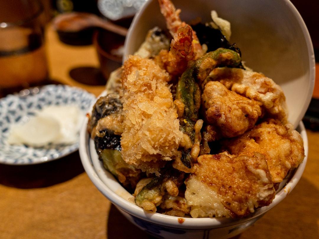 Sara Udon with Crispy Seafood