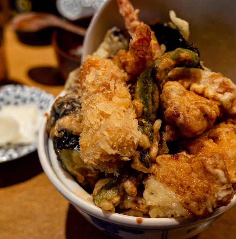 Sara Udon with Crispy Seafood