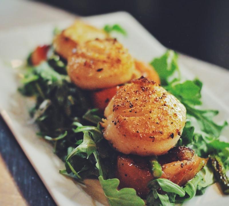 Seared Scallops with Arugula & Crispy Potatoes