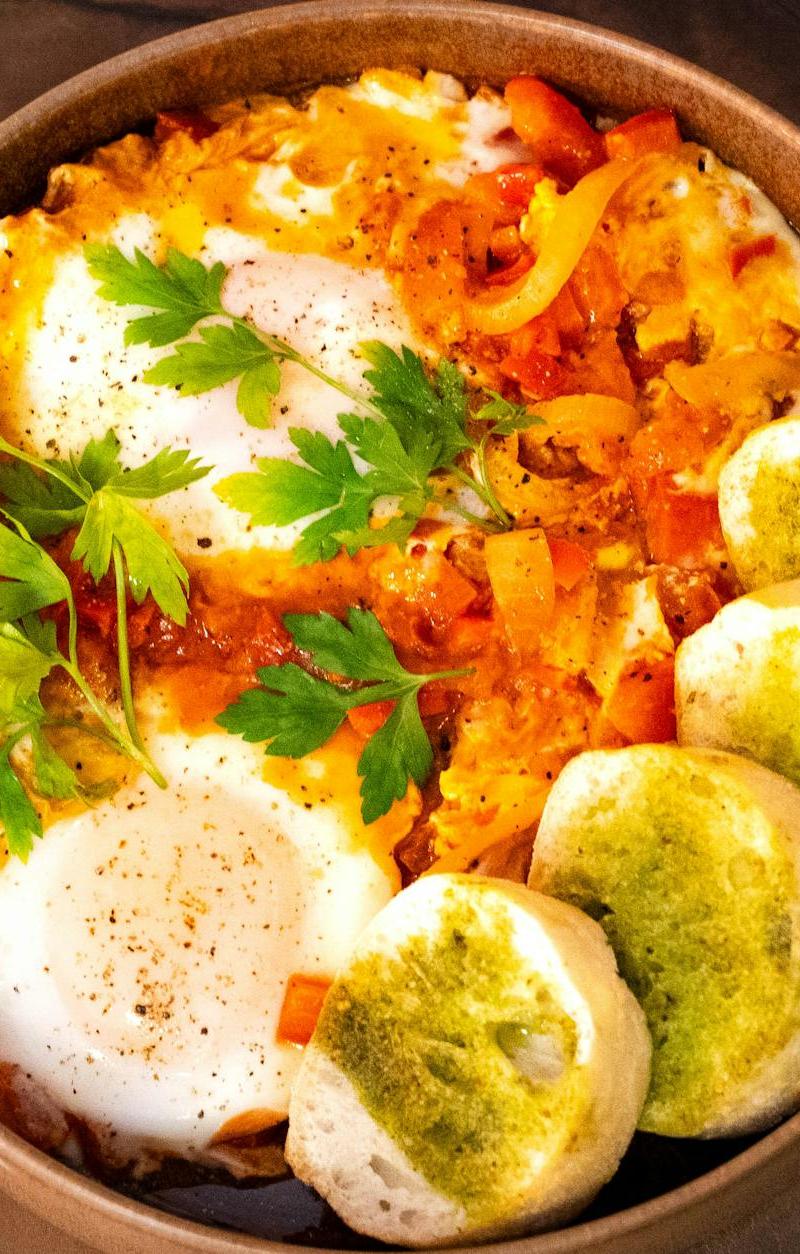 Shakshuka With Garlic Bread