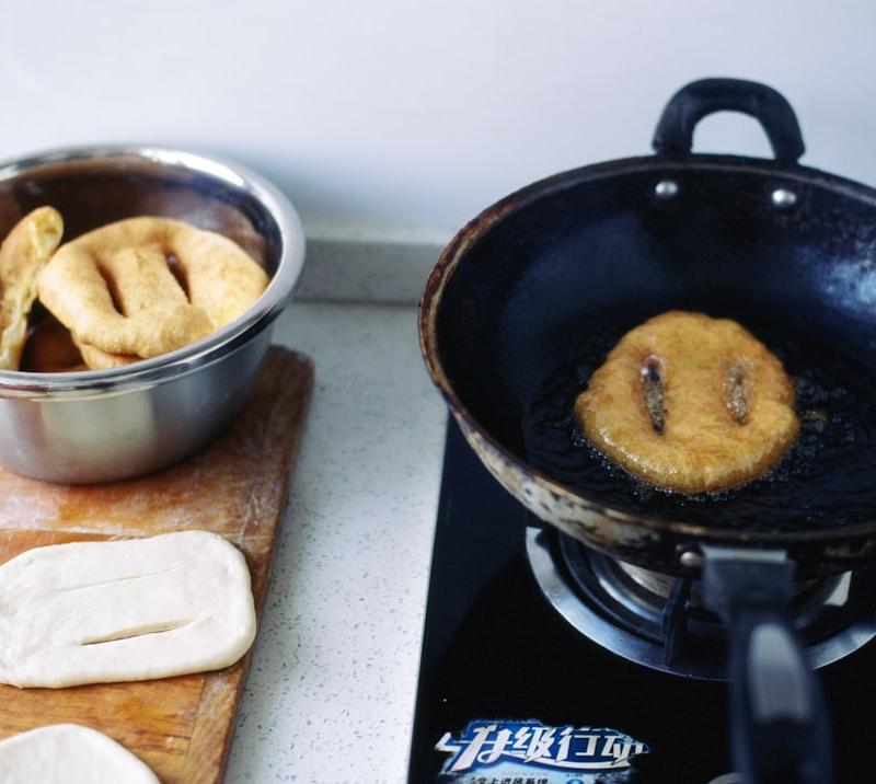 Shao Bing You Tiao (Crispy Flatbread with Fried Dough)