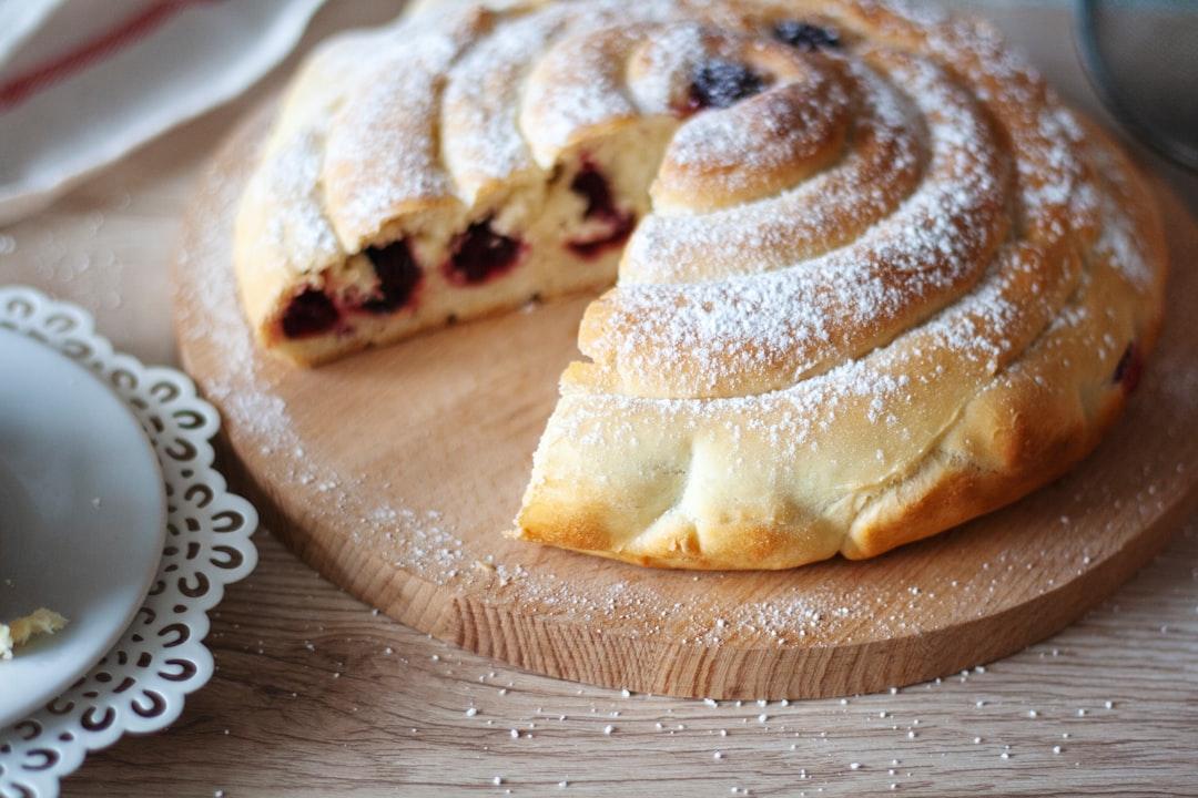Sheet-Pan Drożdżówka with Cinnamon Streusel