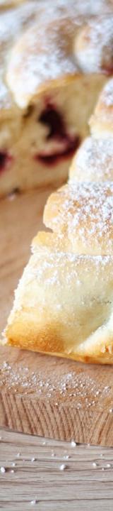 Sheet-Pan Drożdżówka with Cinnamon Streusel