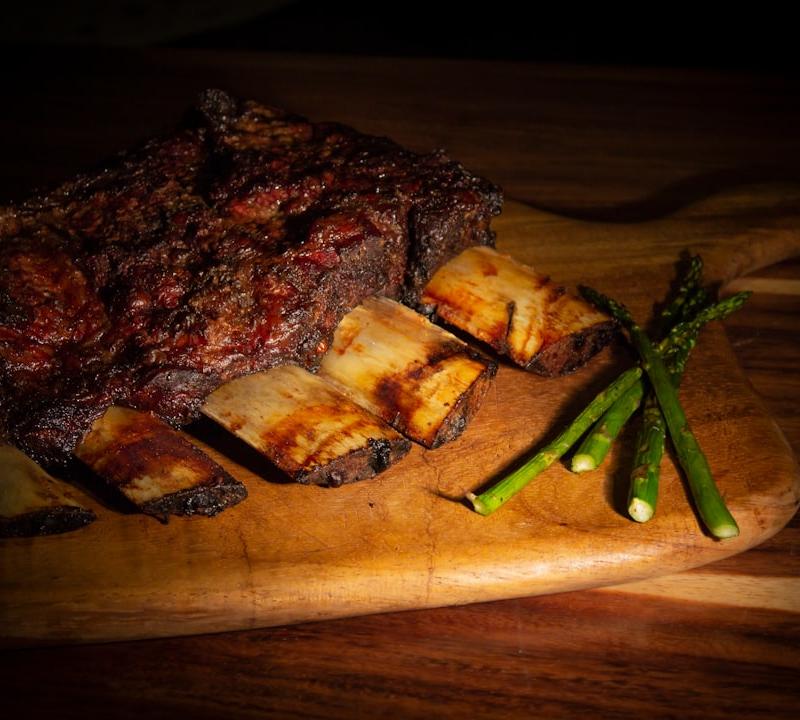 Sheet-Pan Garlic Pork Ribs with Asparagus