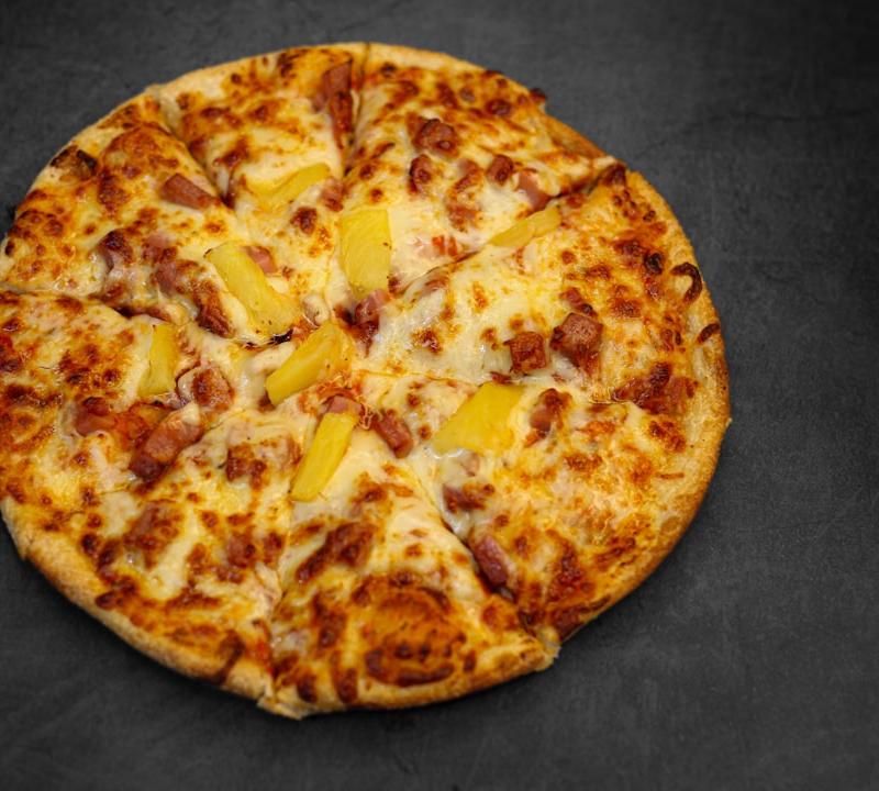 20-Min Sheet-Pan Hawaiian Pizza