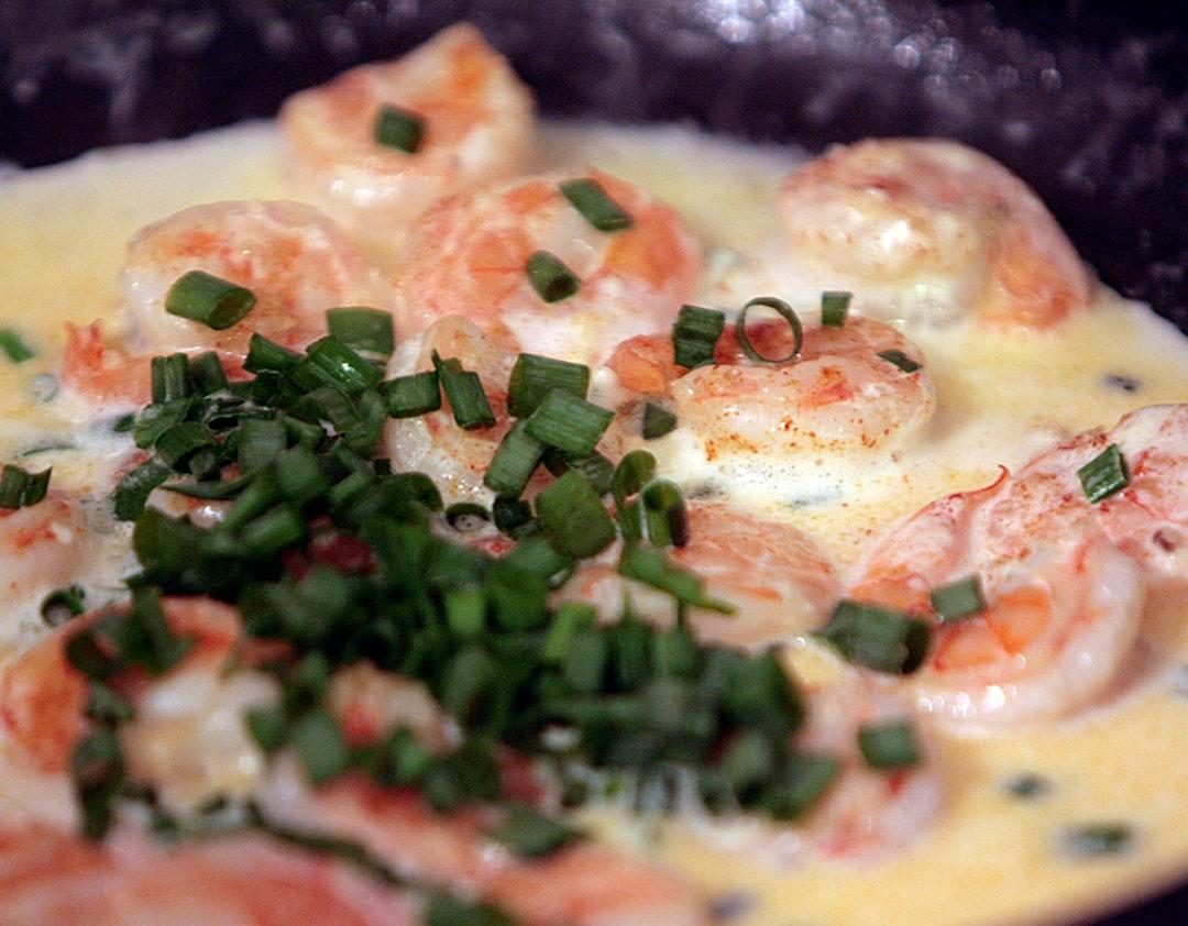 20-Min Shrimp & Grits with Bacon Gravy