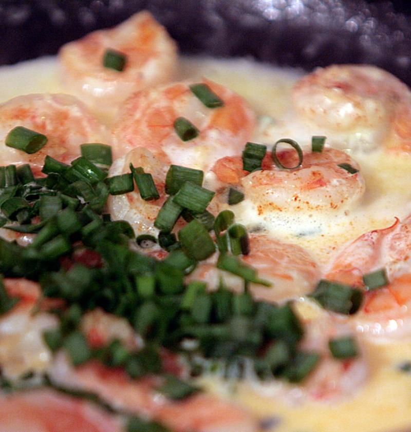 20-Min Shrimp & Grits with Bacon Gravy
