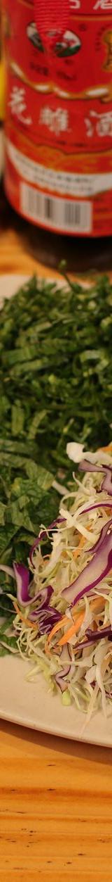 Smashed Green Papaya Salad with Crispy Garlic
