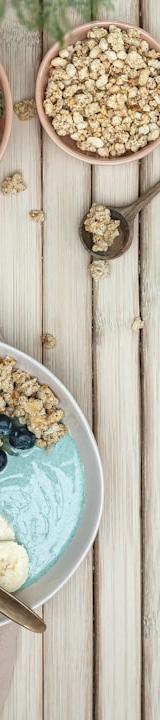 Smoothie Bowl with Granola & Berries