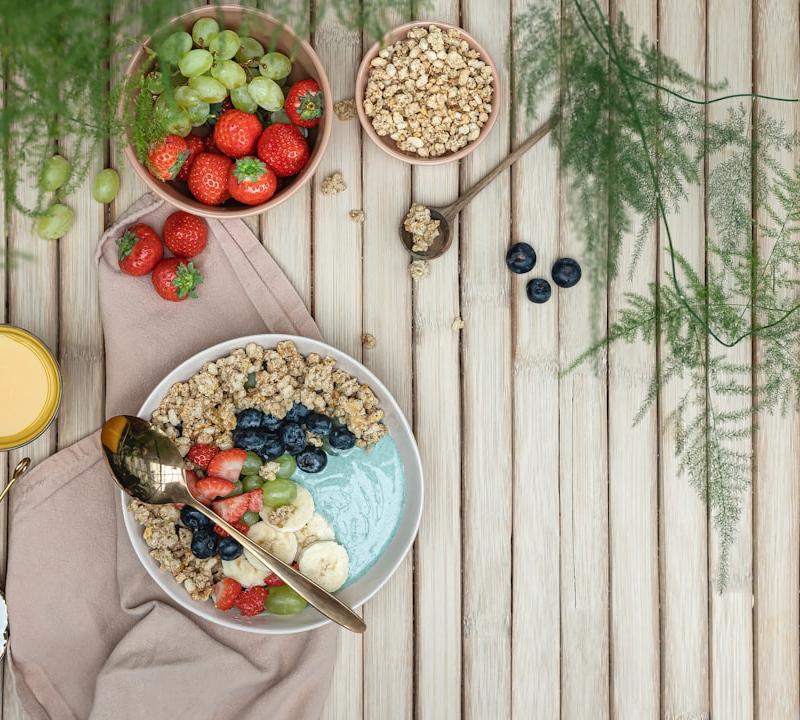 Smoothie Bowl with Granola & Berries