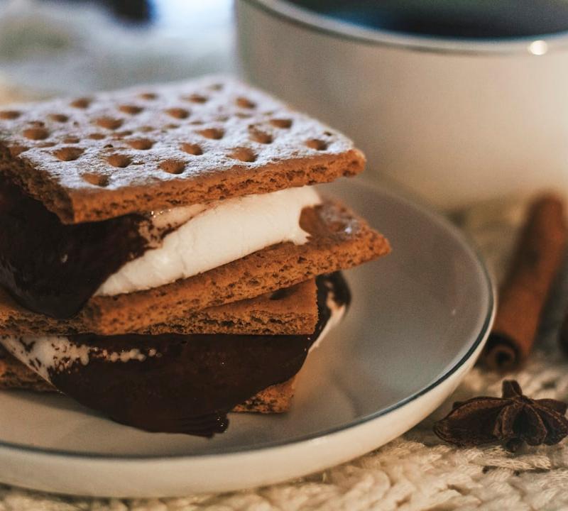 5-Min S'mores Dip with Graham Crackers