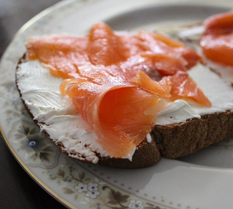 Smørrebrød with Smoked Salmon and Dill