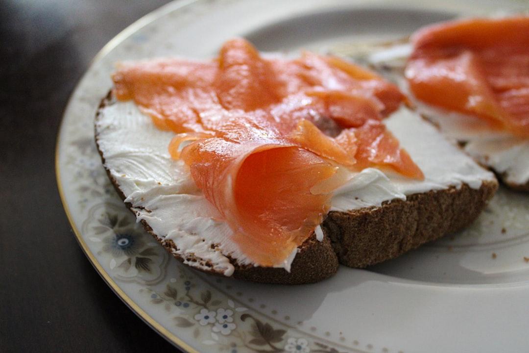 Smørrebrød with Smoked Salmon and Dill