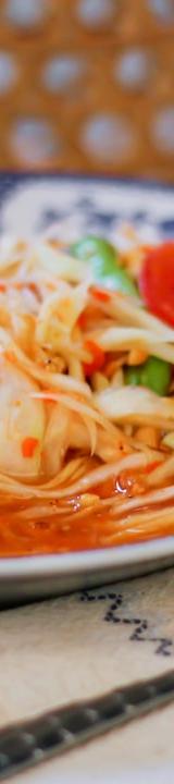 Som Tam Poo Plara — Spicy Papaya Salad with Pork & Sides