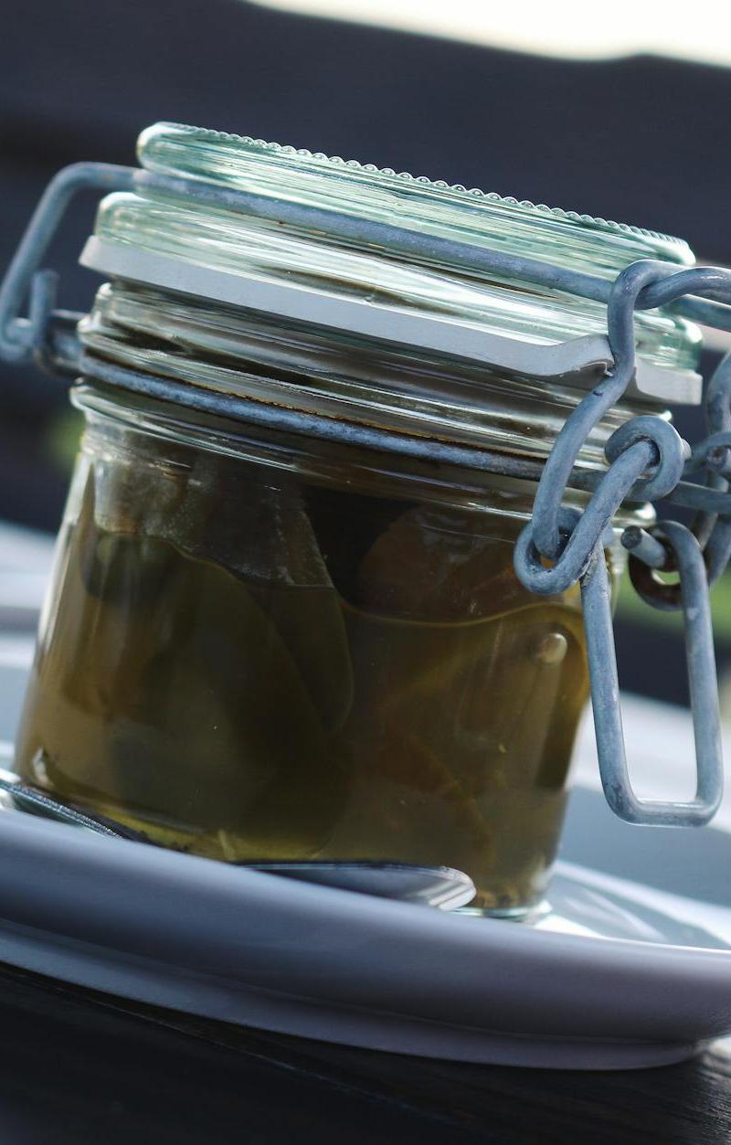 Southern Quick-Pickled Green Tomatoes