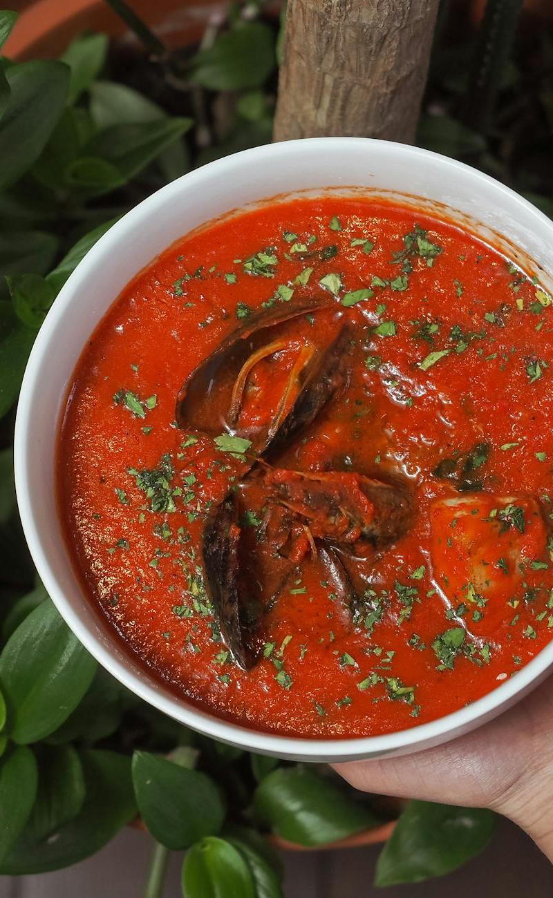 Spanish Mussels in Tomato Wine Sauce