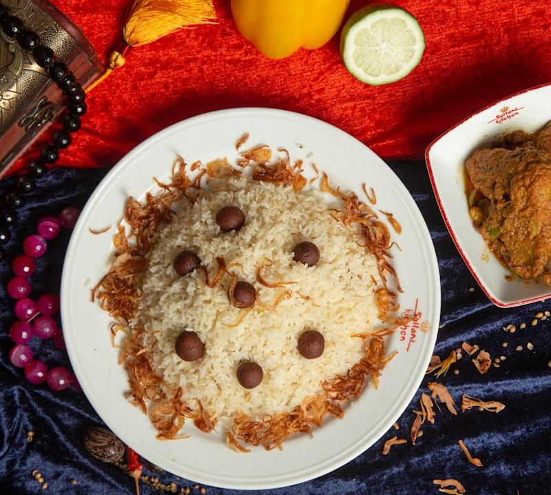 25-Min Spiced Chicken Kabsa with Peppers