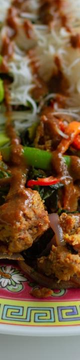 Spicy Beef Stir-Fry with Noodles & Avocado