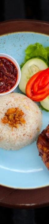 Spicy Grilled Chicken with Rice & Fresh Veg