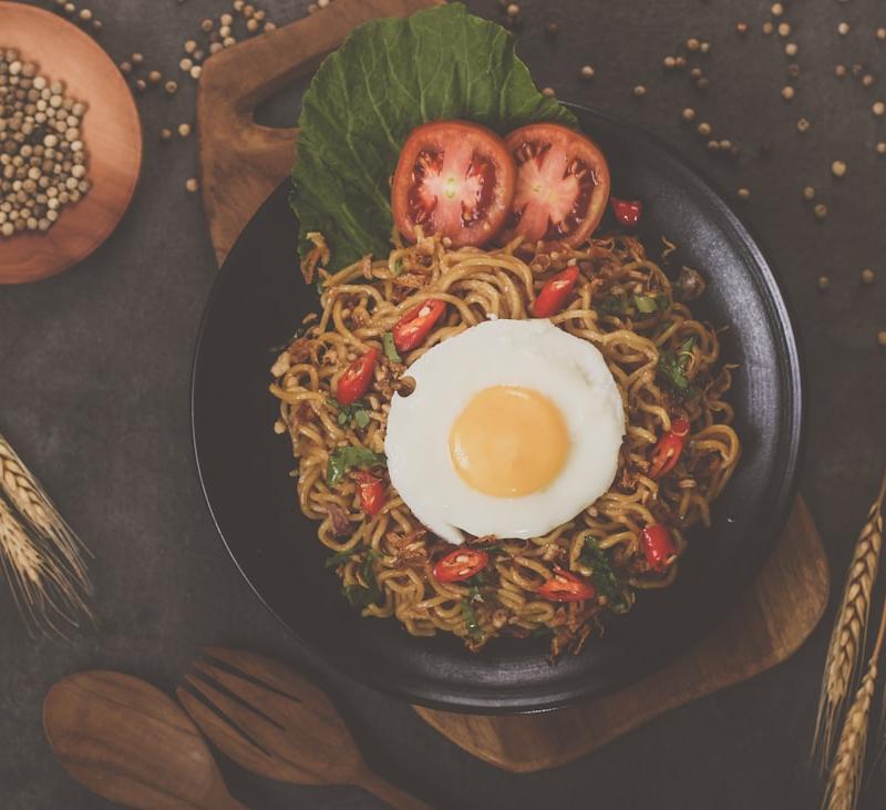 Spicy Ramyeon with Fried Egg & Fresh Toppings