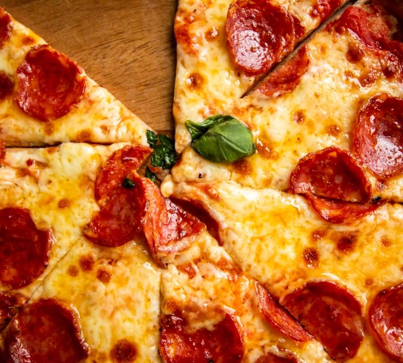 Spicy Salami Pizza in 20 Minutes