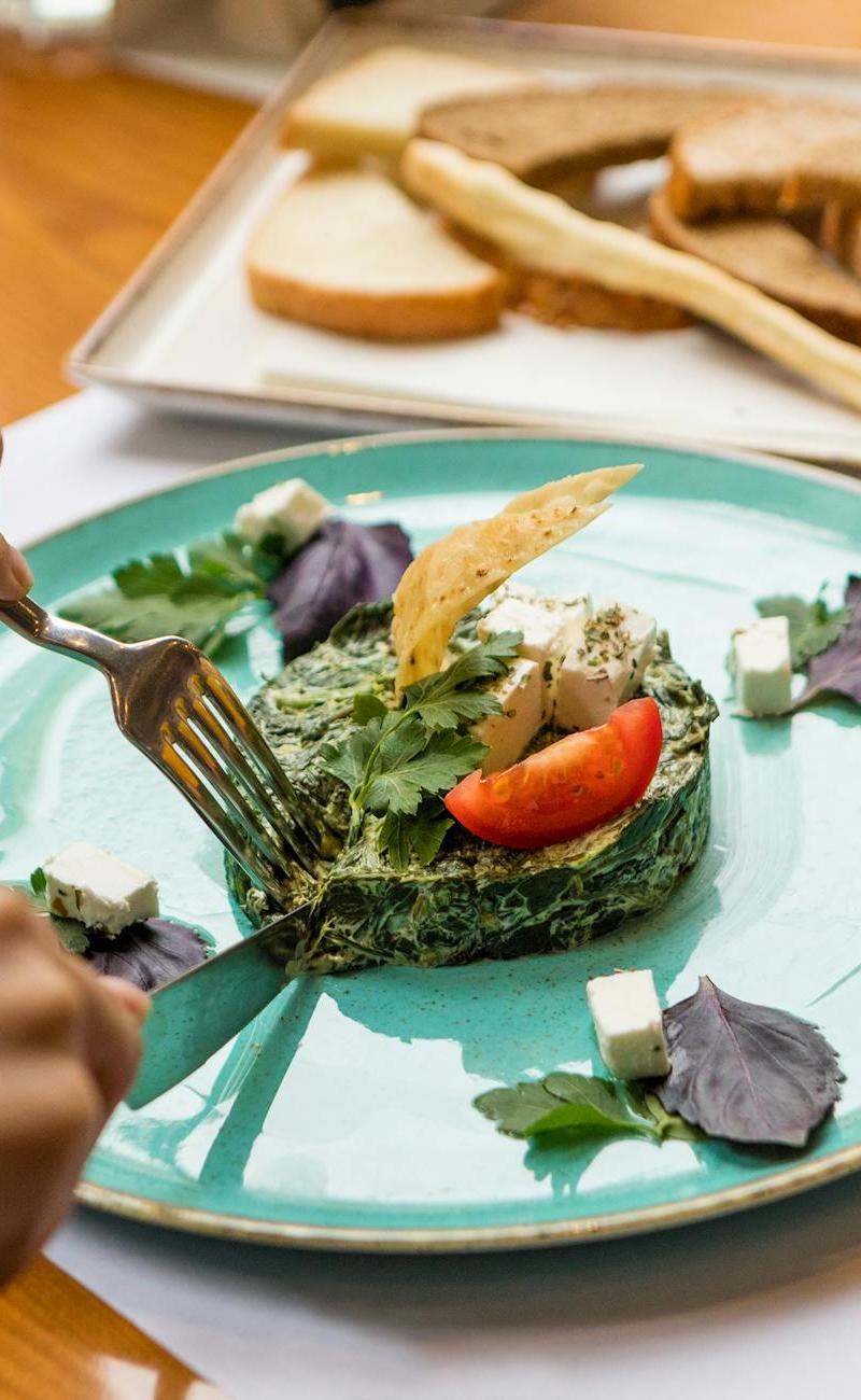 Spinach Feta Omelet with Crispy Bread