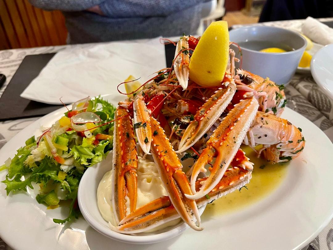 Steamed Crab Legs with Garlic Butter
