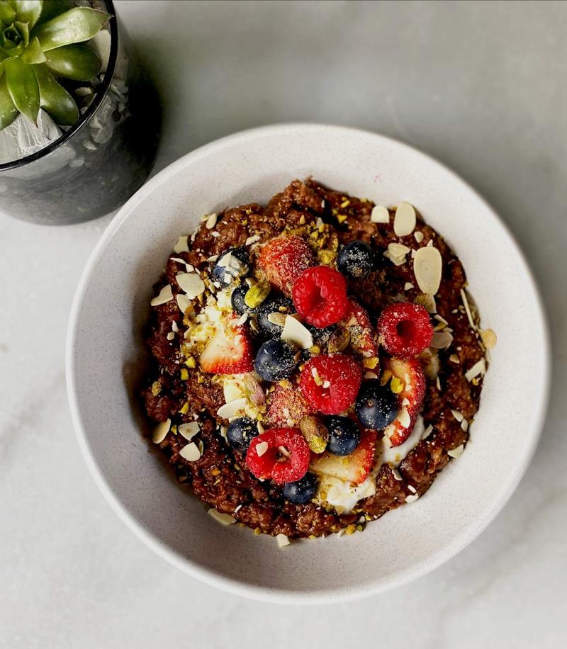 Steel Cut Oatmeal with Cinnamon & Berries