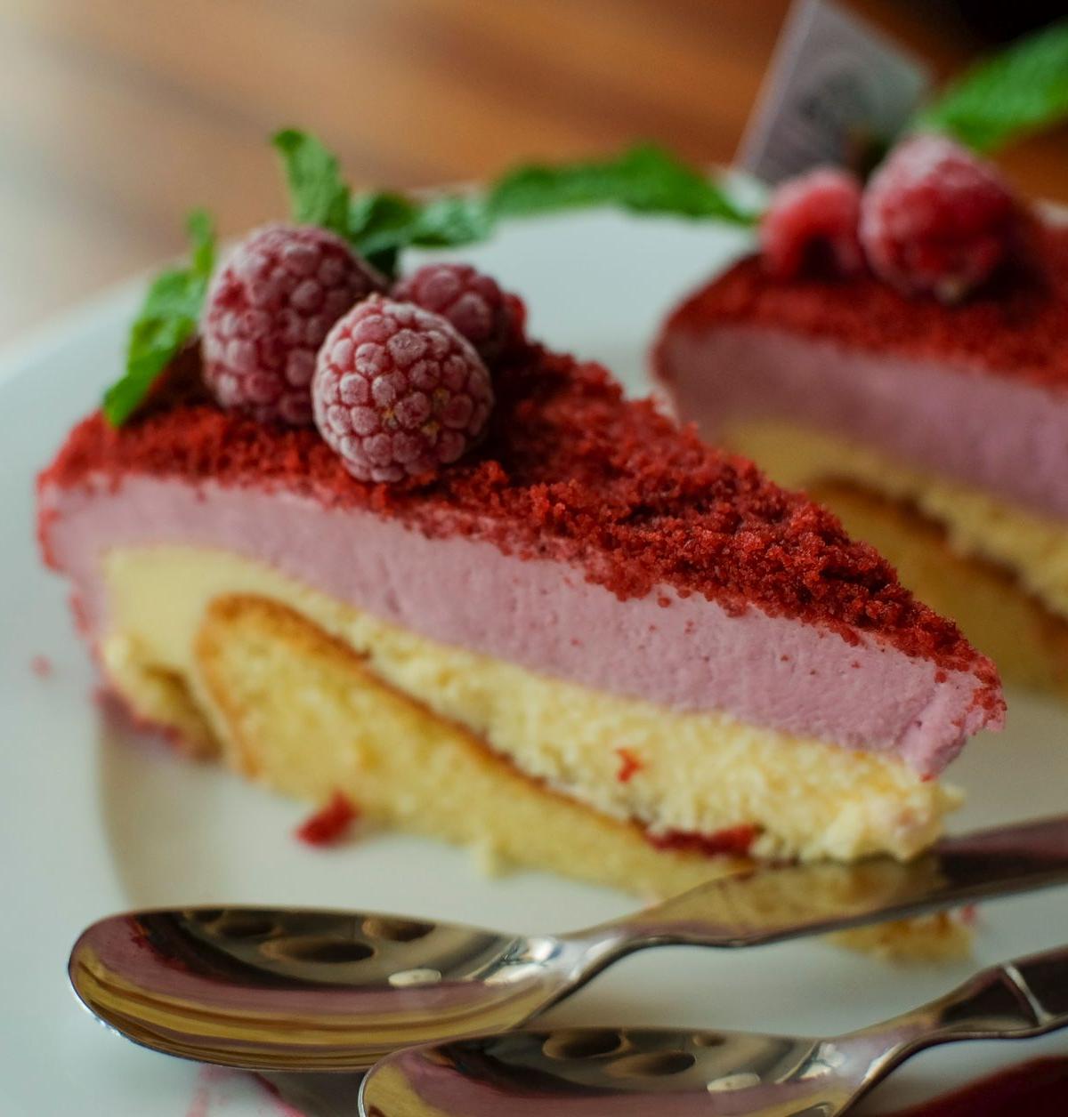 5-Min Strawberry Crunch Cheesecake Cups