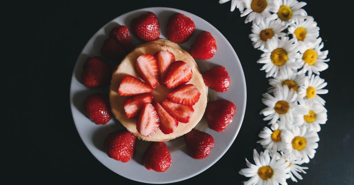 Strawberry Shortbread Cookies with Fresh Berries