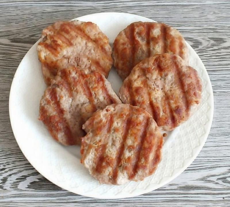 Stuffed Balkan Burger (Pljeskavica)