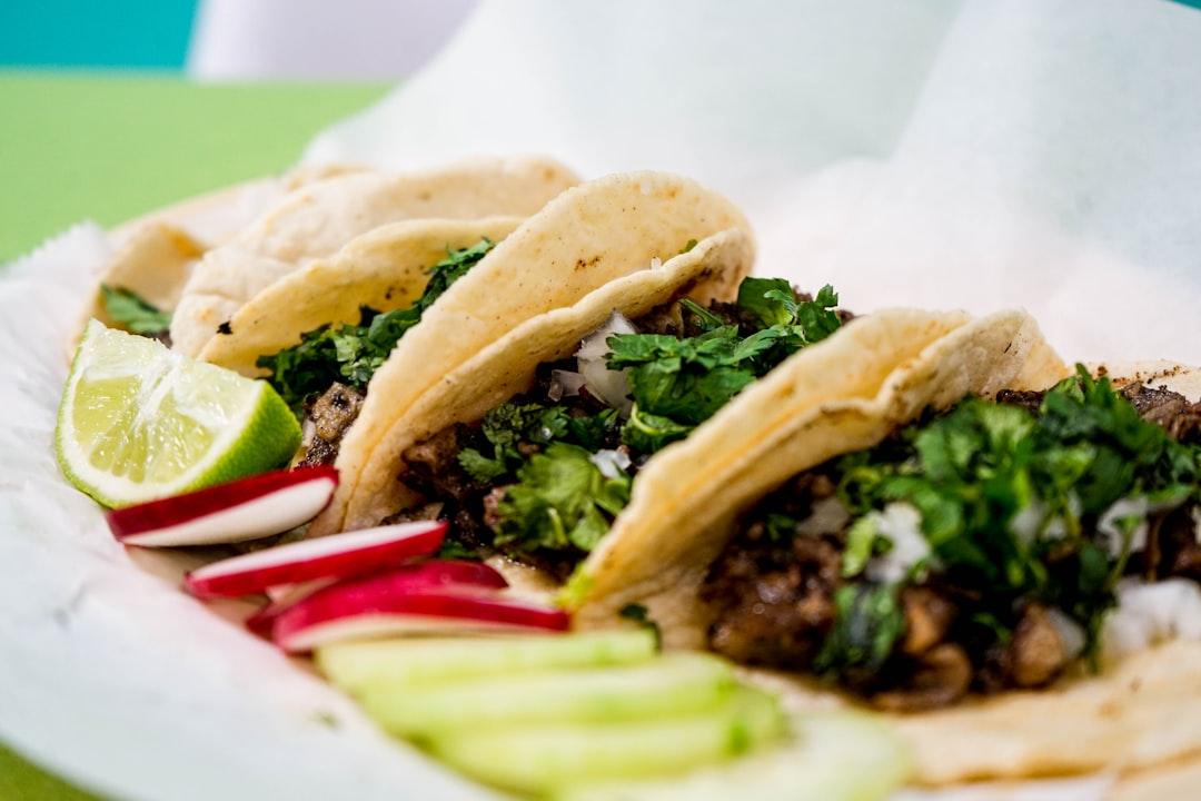 Tacos de Chicharrón en Salsa Verde