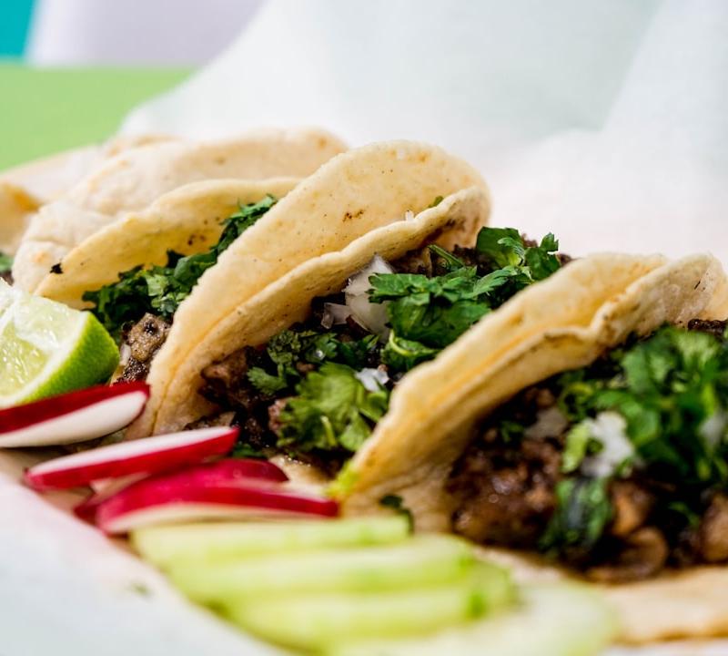 Tacos de Chicharrón en Salsa Verde