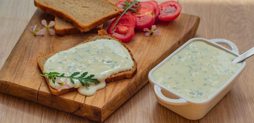 Tahini Garlic Sauce with Bread & Tomatoes