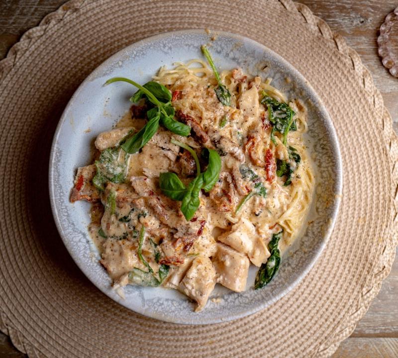 Tallarines Verdes con Pollo