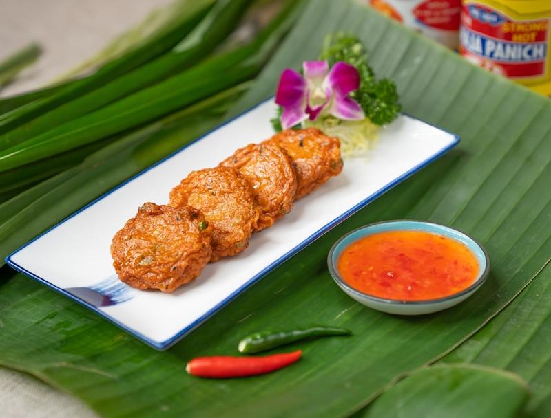 Thai Fish Cakes with Sweet Chili Sauce