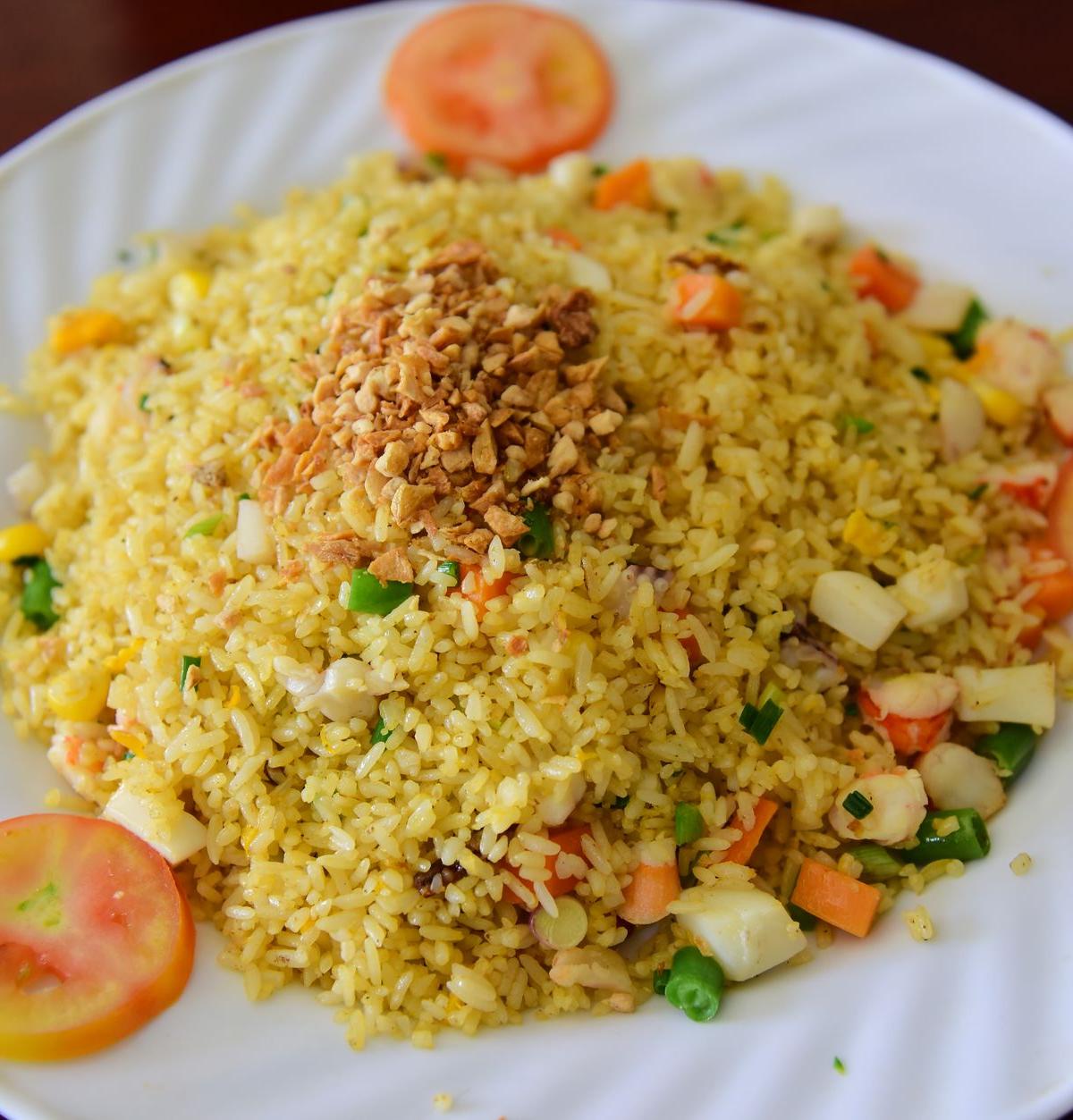 Thai Pineapple Fried Rice with Tomatoes