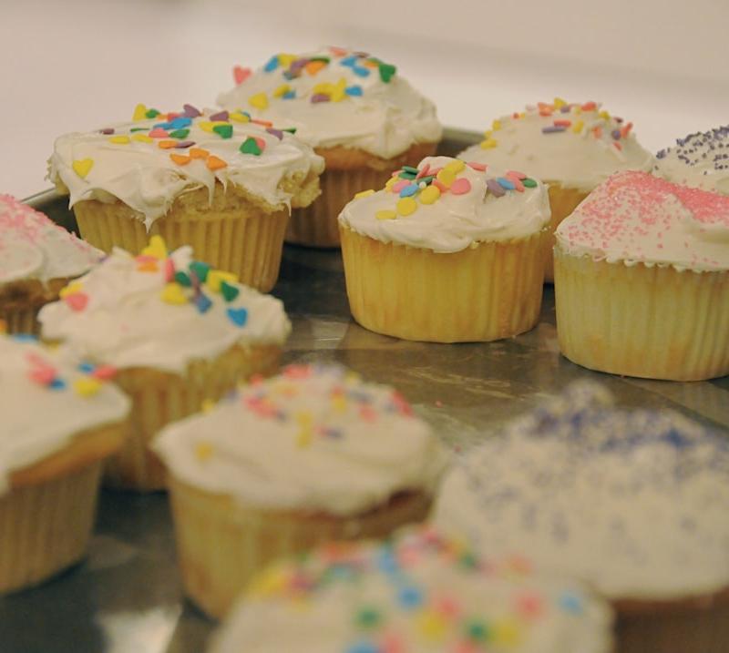 Vanilla Cupcakes with Rainbow Frosting
