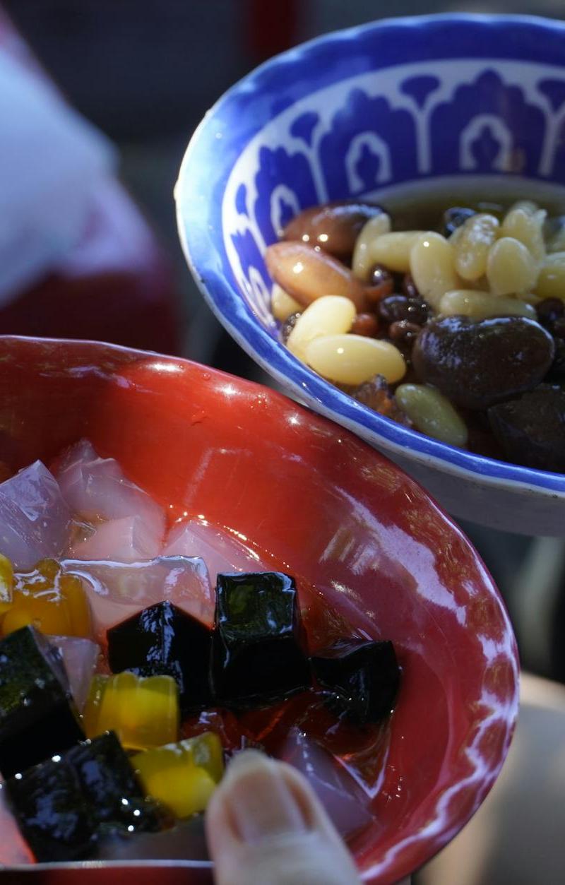 Vietnamese Che Ba Màu (Three-Color Dessert)