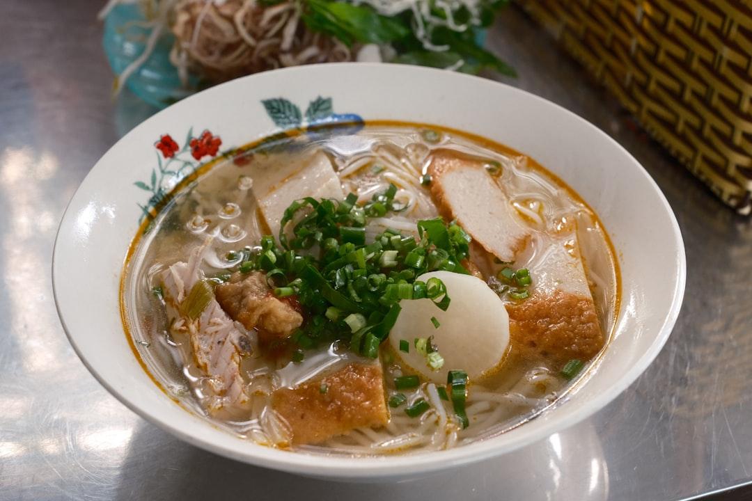 Vietnamese Hu Tieu Mi (Crispy Noodle Soup)