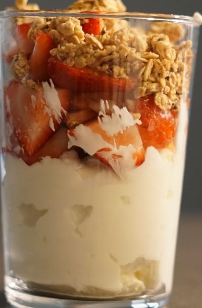5-Minute Strawberry Banana Yogurt Parfait