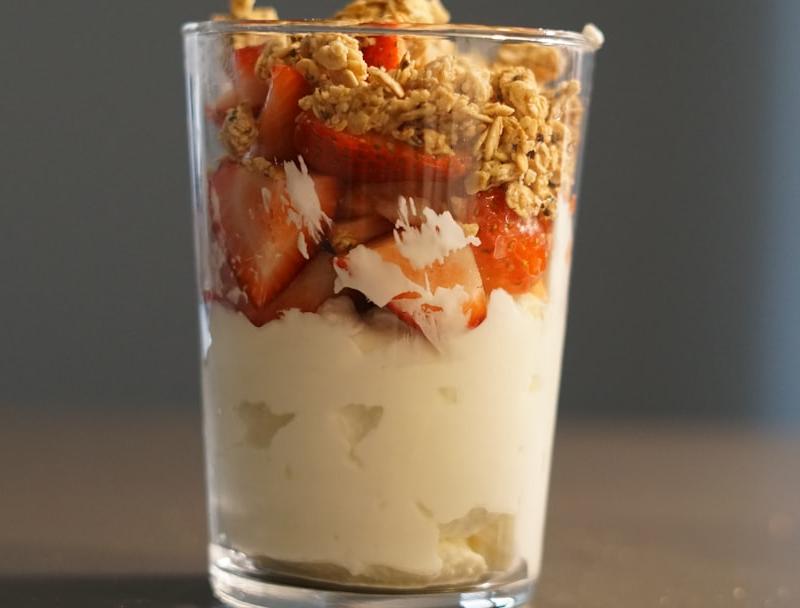 5-Minute Strawberry Banana Yogurt Parfait
