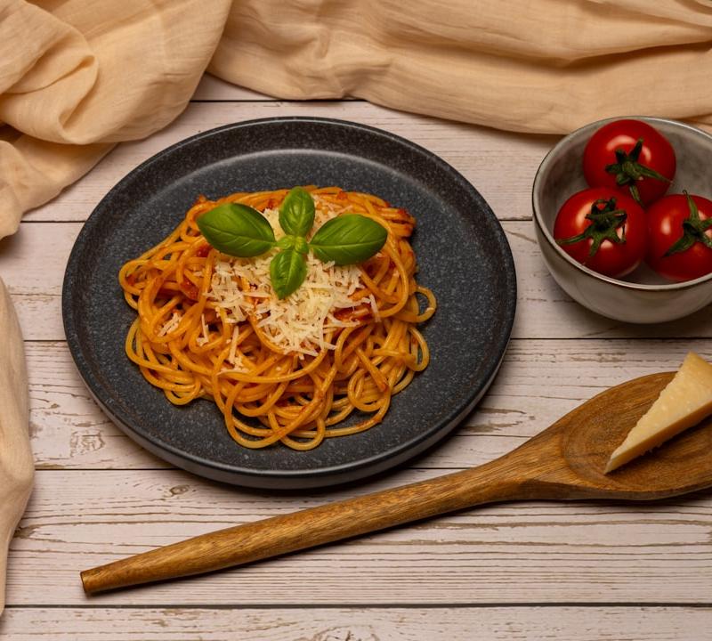 Fresh Tomato Pasta With Basil
