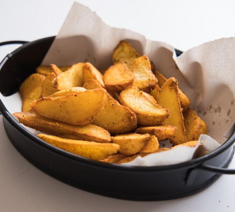 Crispy Garlic Paprika Potato Wedges