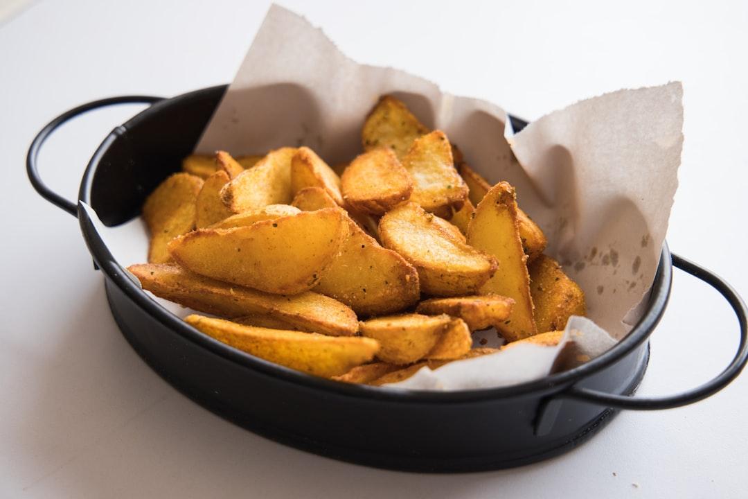 Crispy Garlic Paprika Potato Wedges